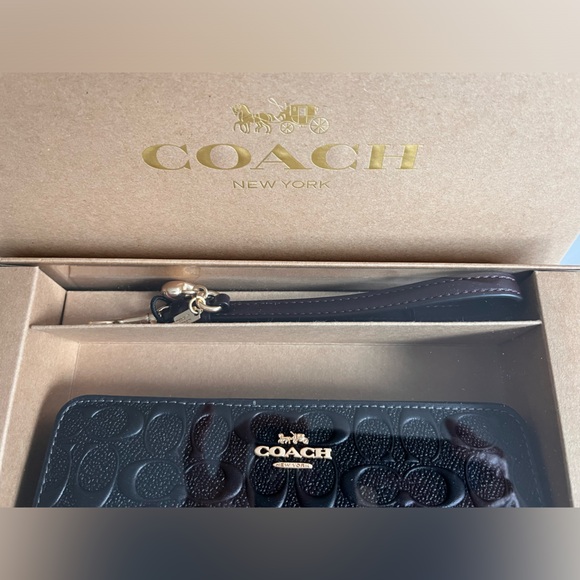 Coach Women's Signature Smooth Calf Leather Wallet  Detachable Wrist‎ Strap - Picture 4 of 5